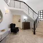 V4 Galeao Villa