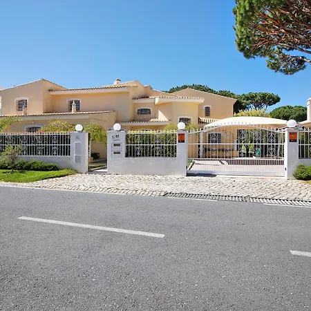 V4 Galeao Villa *